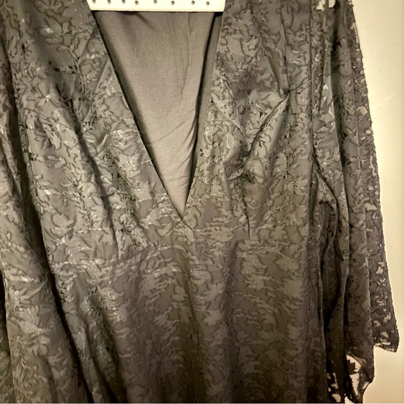 🖤 PLUS Lace Dress 🖤 - Picture 8 of 10